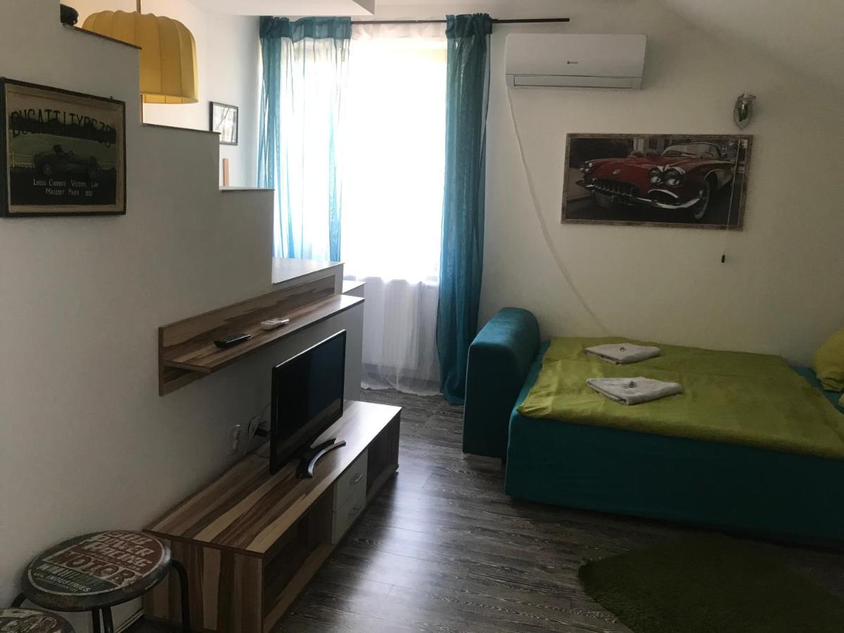 Old'S Car Zimmer & Apartment Vermietung Velden am Woerthersee Luaran gambar